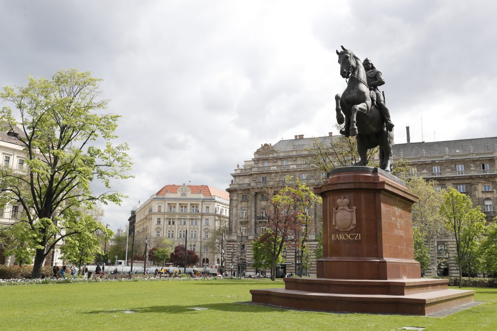 Student room for rent Budapest, student accommodation Budapest, student apartments, student house for rent, student flats, student properties, accommodation for students, erasmus accommodation Budapest, Best accommodation for students, rent student accommodation Rákóczi statue, Student room for rent Budapest, Erasmus accommodation Budapest, student accommodation Budapest, student apartments, student house for rent, student flats, student properties, accommodation for students, erasmus accommodation Budapest, Best accommodation for students, rent student accommodation