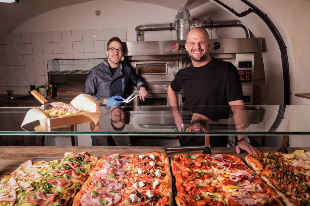 Tepsis-Pizza-Budapest-Top 10 Street Food Places in Budapest for Students (2024)