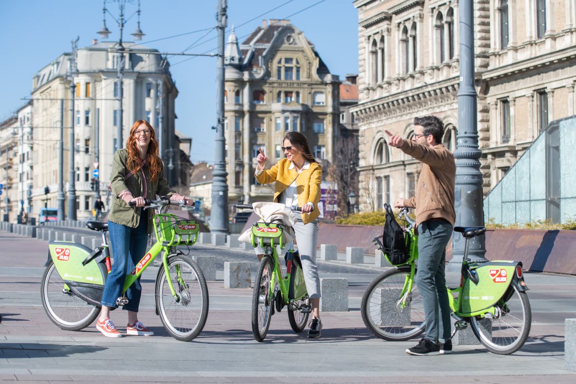 What to Know about Community Bike and E-Scooter Transport in Budapest?